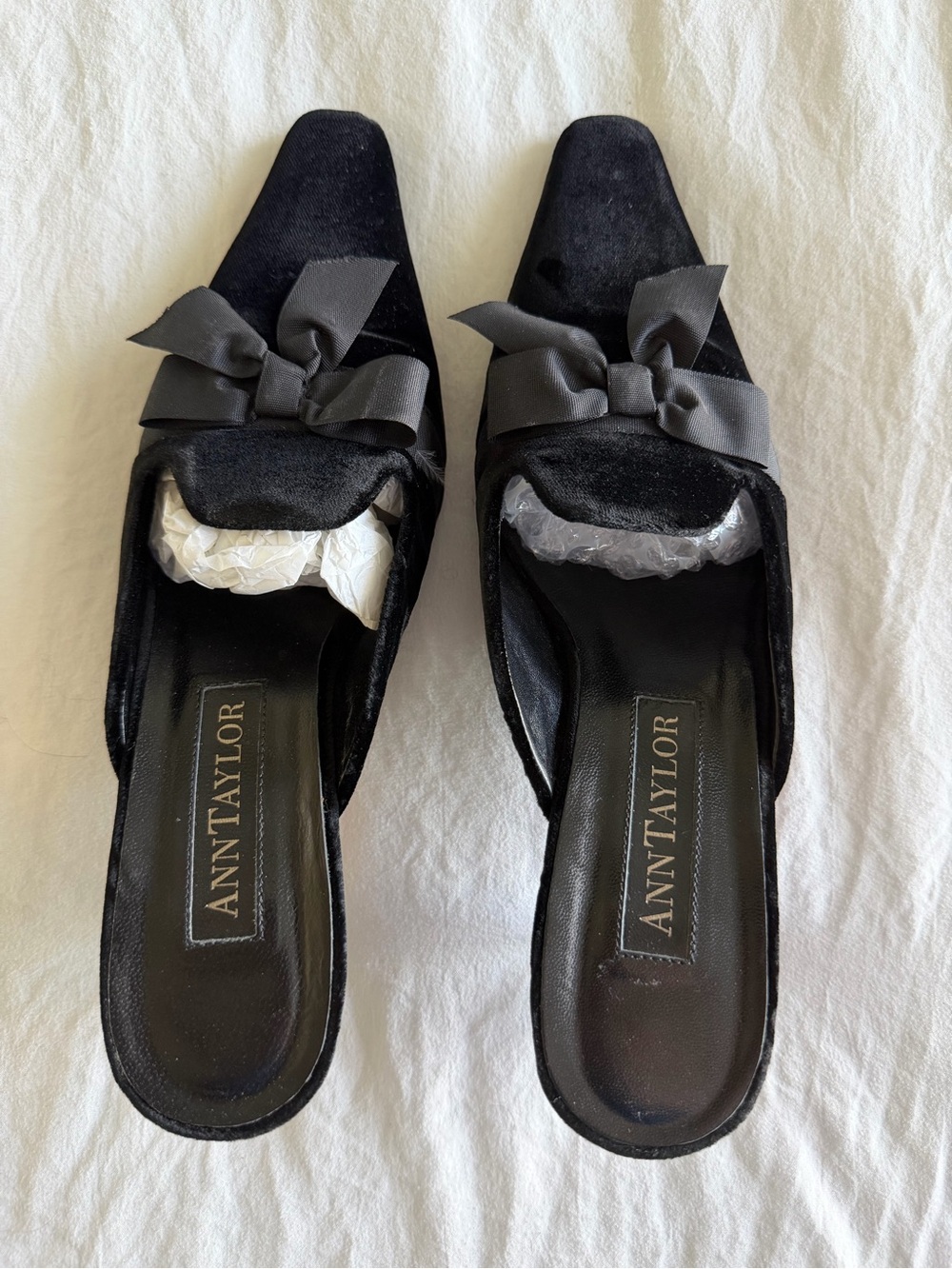 Ann Taylor Black Velvet Bow Mules Red Bottom Sz 6